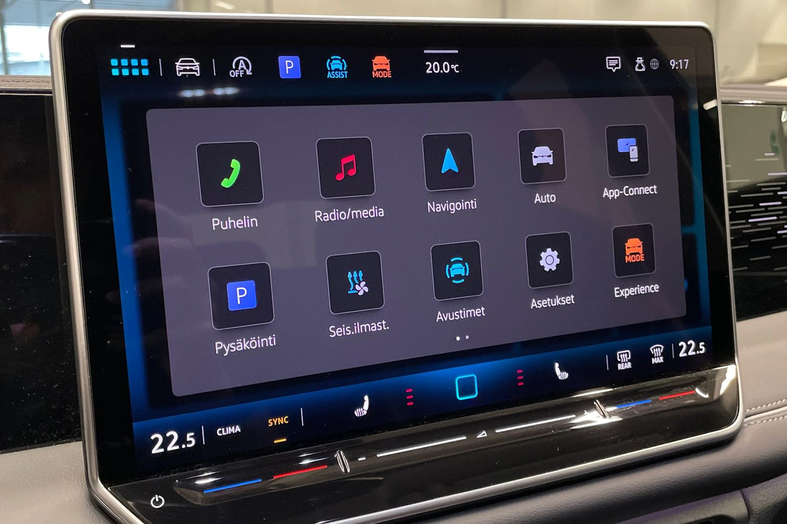 Harmaa Volkswagen Tiguan 2024 kuva 18.