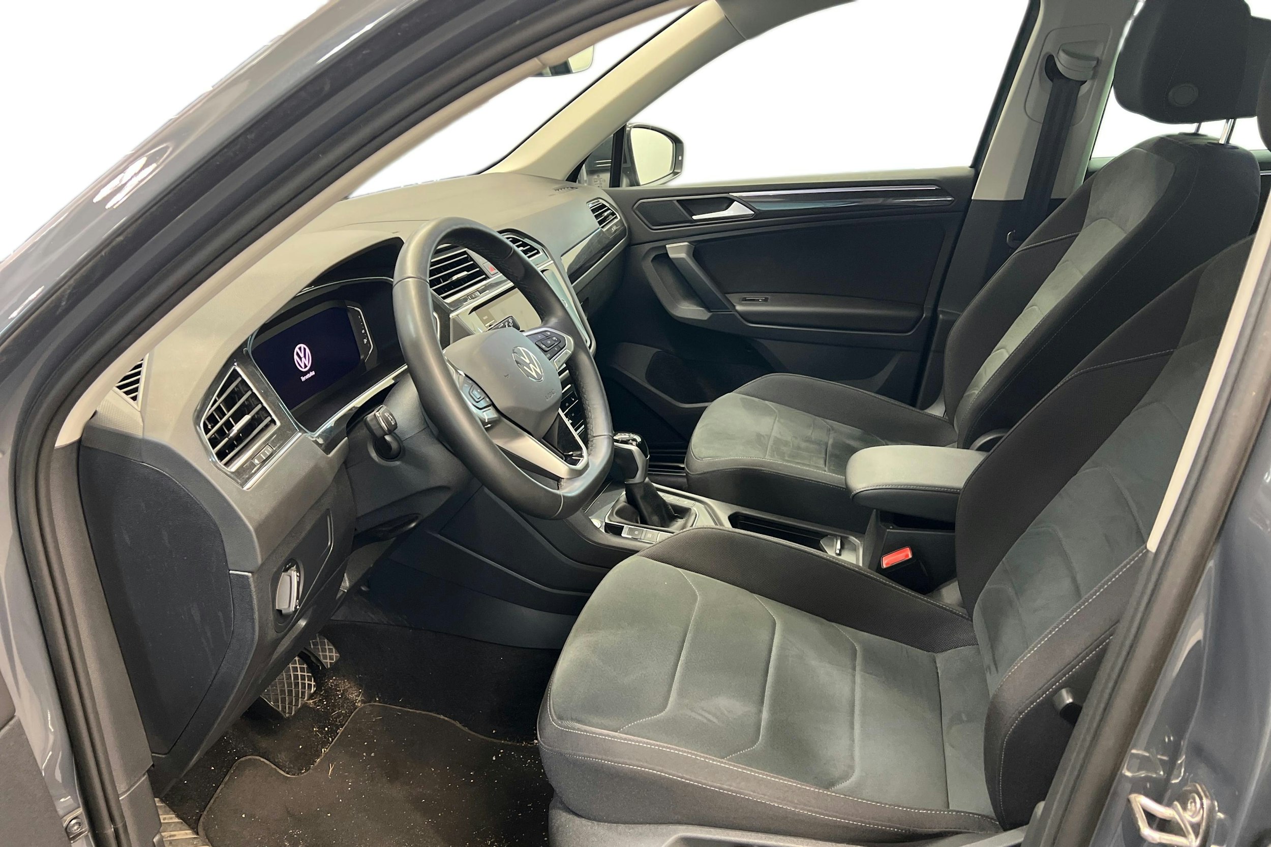 harmaa Volkswagen Tiguan 2024 kuva 3.