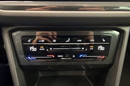 Harmaa Volkswagen Tiguan 2024 kuva 19.