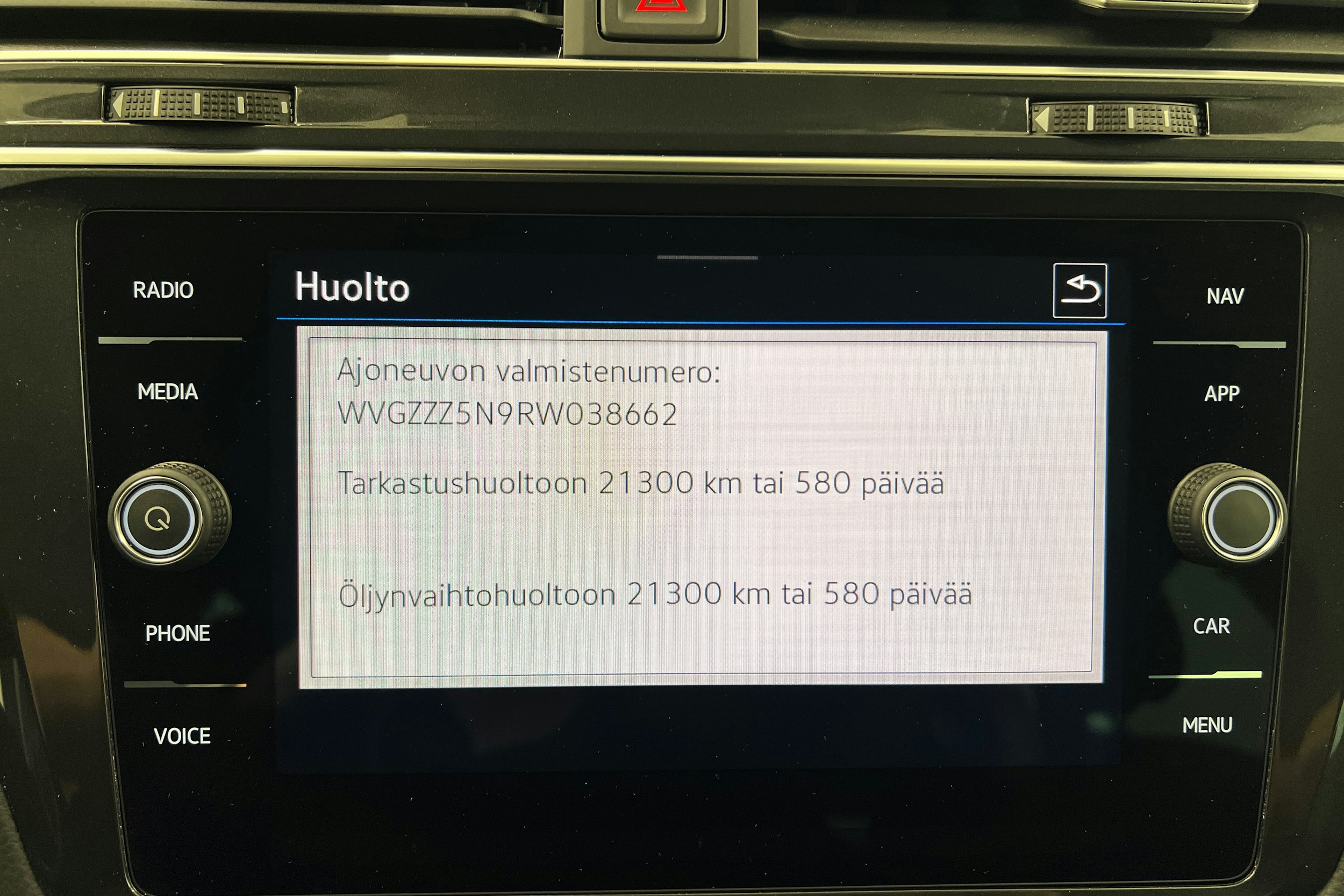 Harmaa Volkswagen Tiguan 2024 kuva 22.
