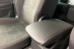 Harmaa Volkswagen Tiguan 2024 kuva 25.