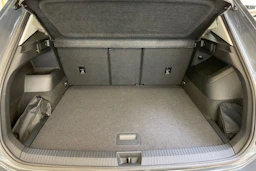 harmaa Volkswagen Tiguan 2025 kuva 11.