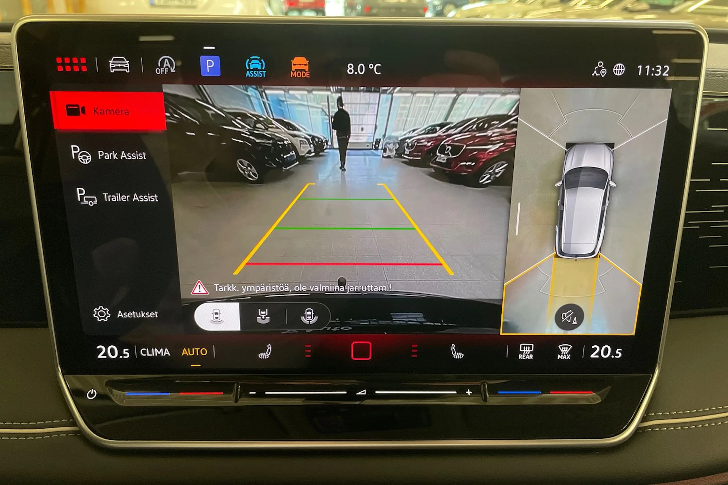 harmaa Volkswagen Tiguan 2025 kuva 15.