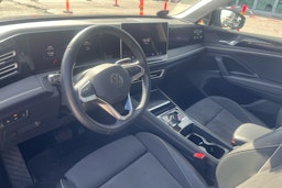oranssi Volkswagen Tiguan 2024 kuva 6.