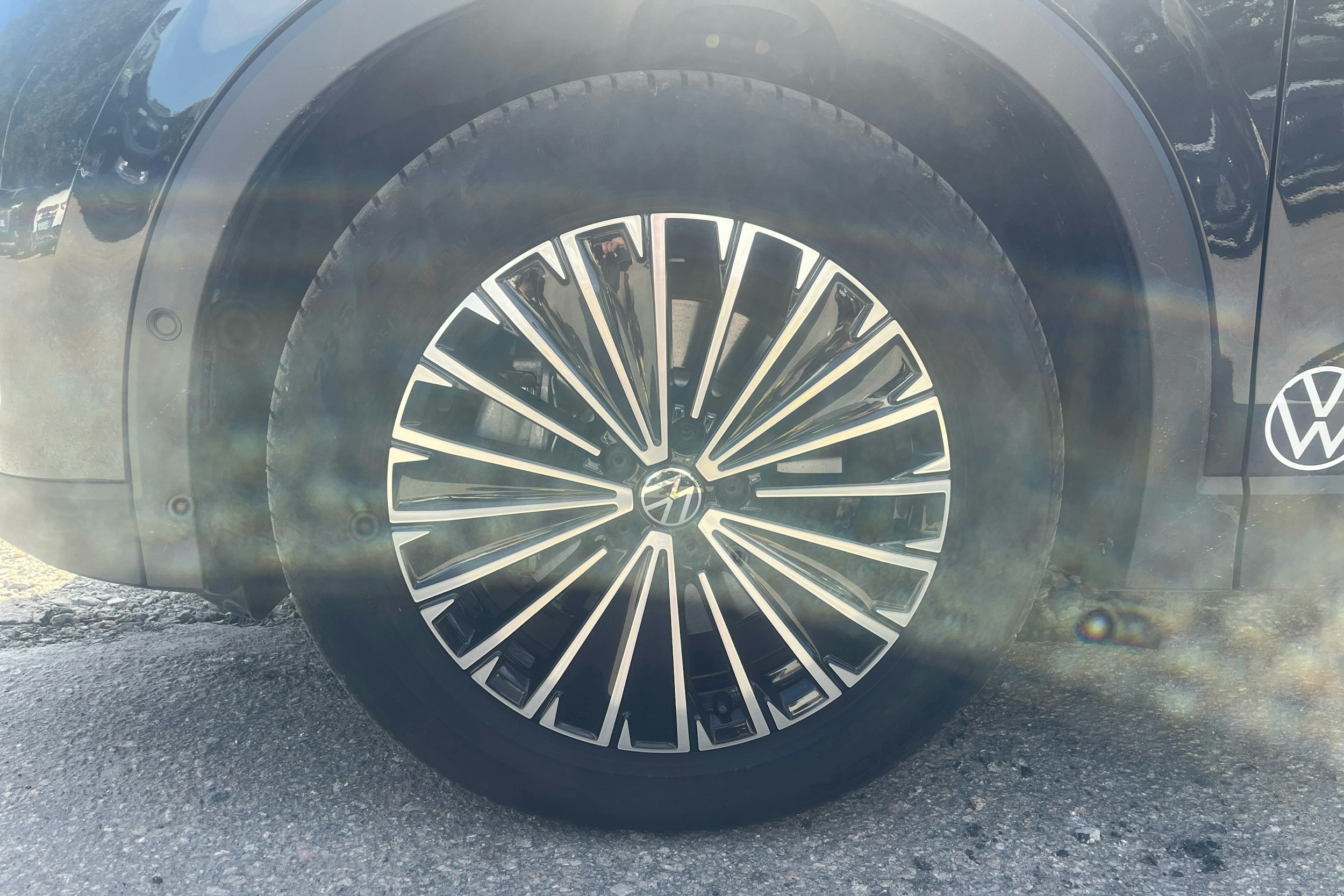 oranssi Volkswagen Tiguan 2024 kuva 9.