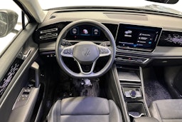 oranssi Volkswagen Tiguan 2024 kuva 3.