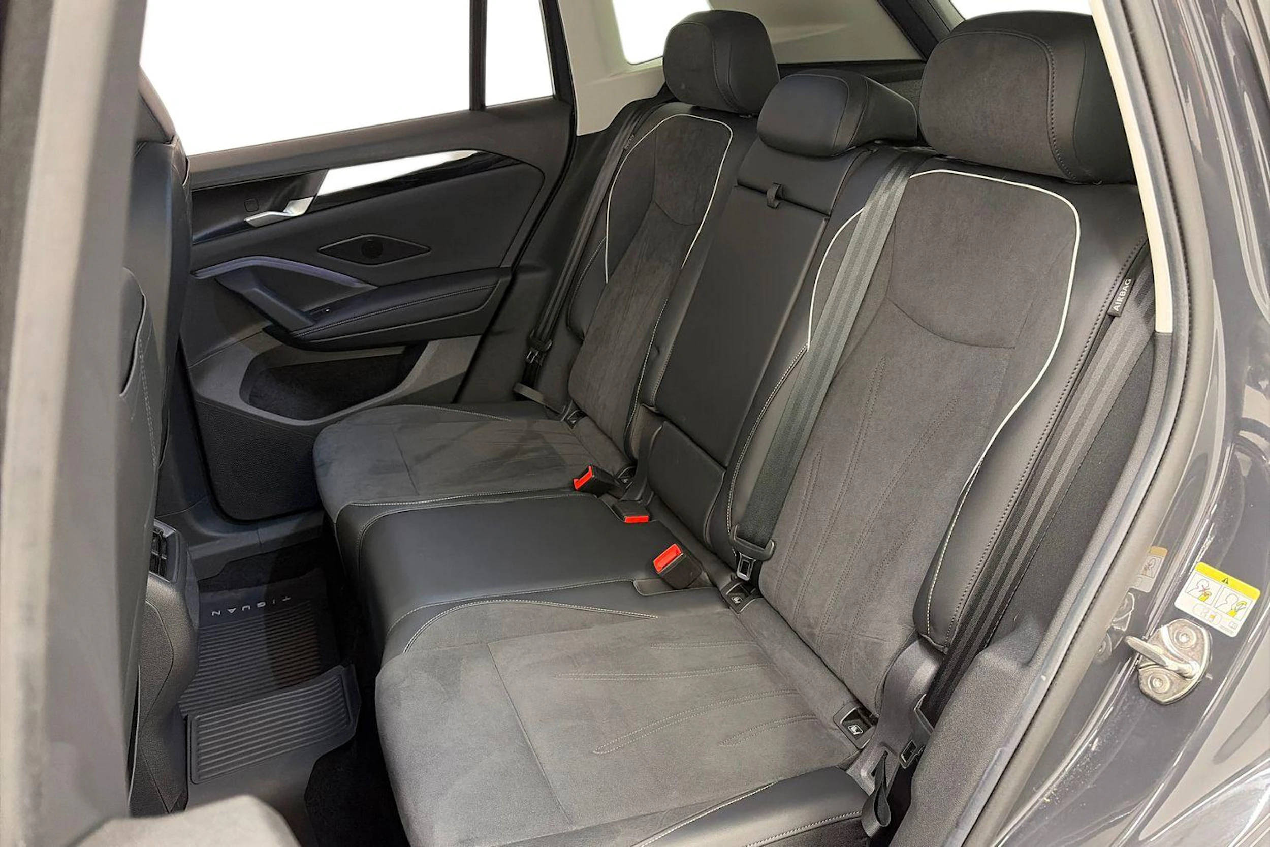 harmaa Volkswagen Tiguan 2024 kuva 10.