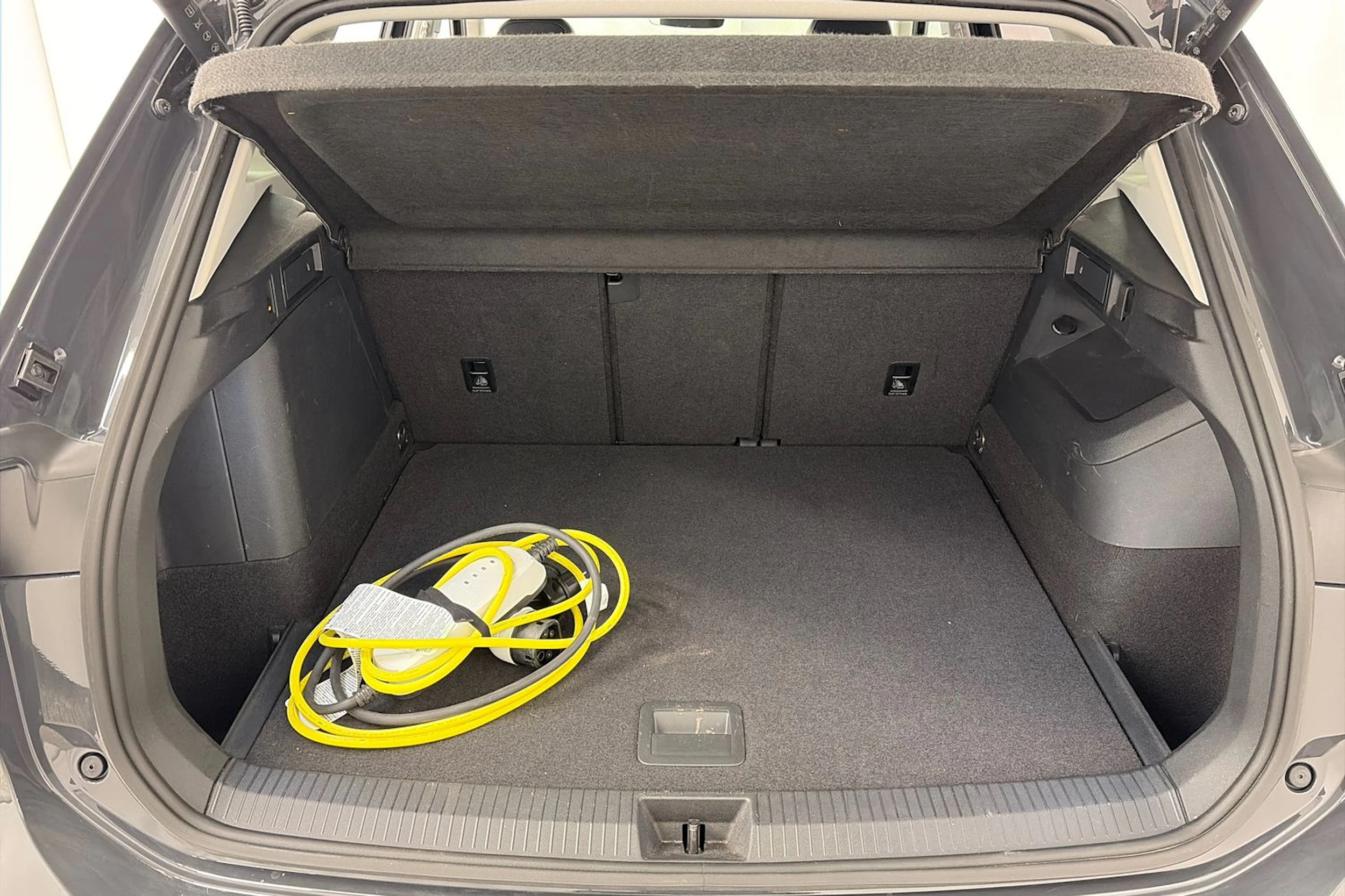 harmaa Volkswagen Tiguan 2024 kuva 14.