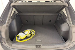 harmaa Volkswagen Tiguan 2024 kuva 14.