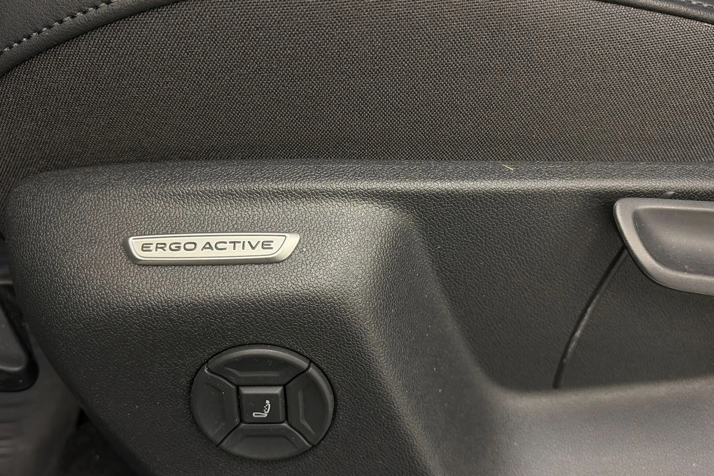 harmaa Volkswagen Tiguan 2024 kuva 18.