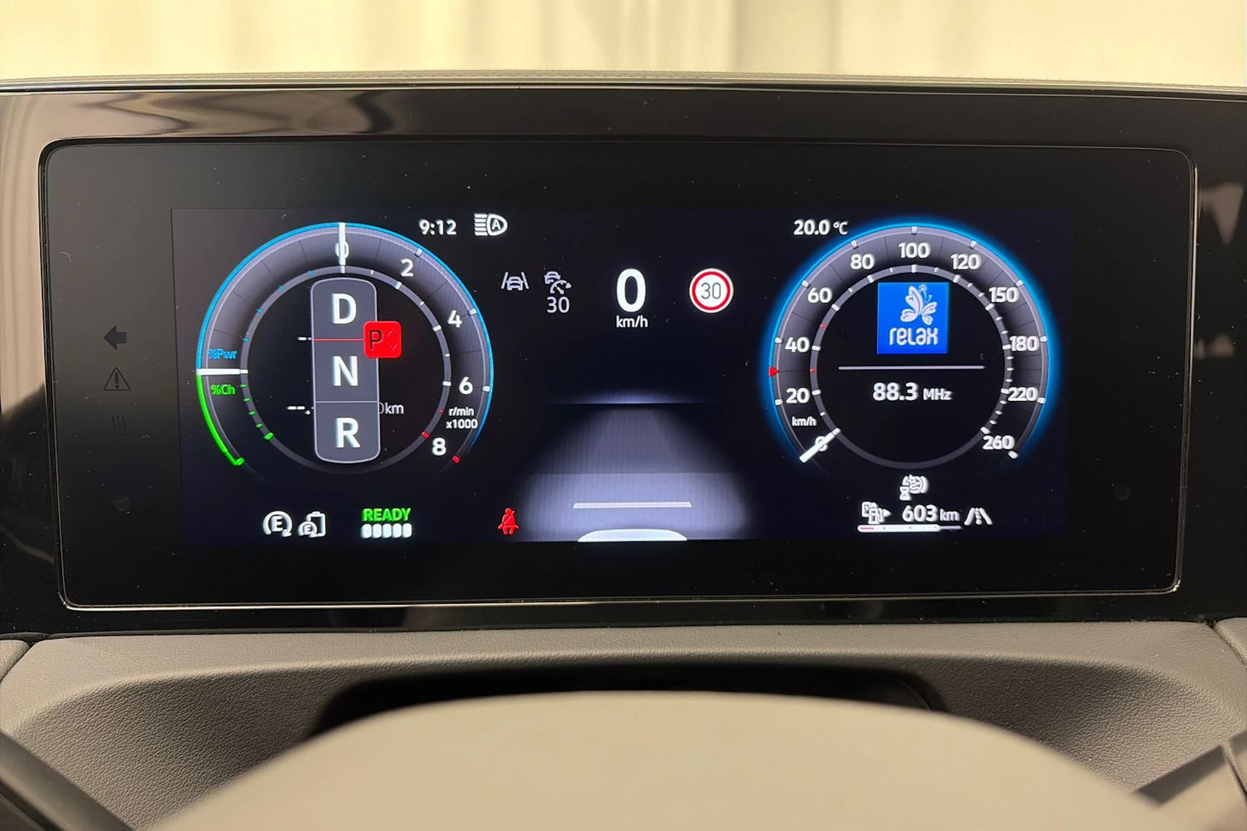 harmaa Volkswagen Tiguan 2024 kuva 19.