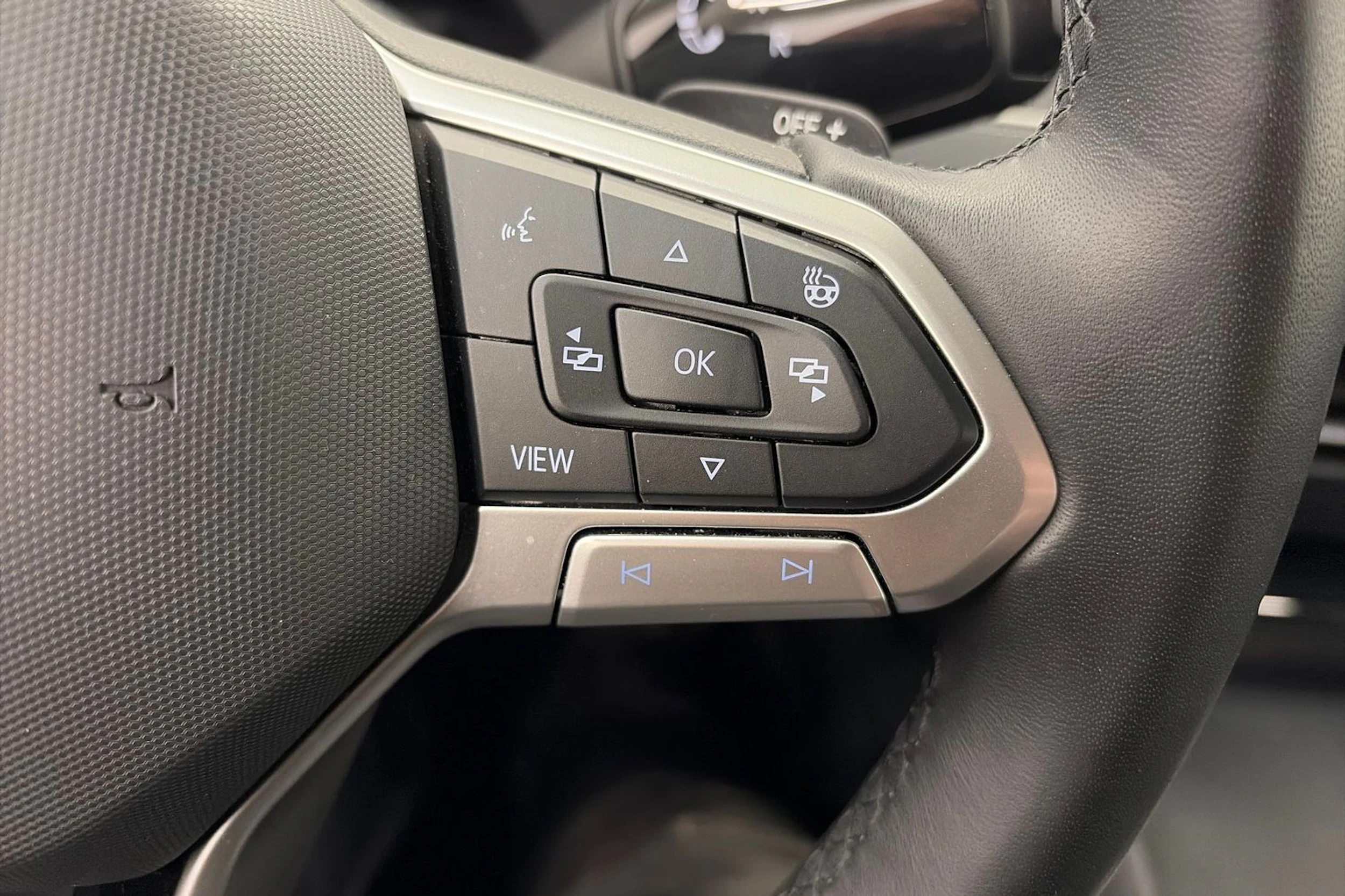 harmaa Volkswagen Tiguan 2024 kuva 21.