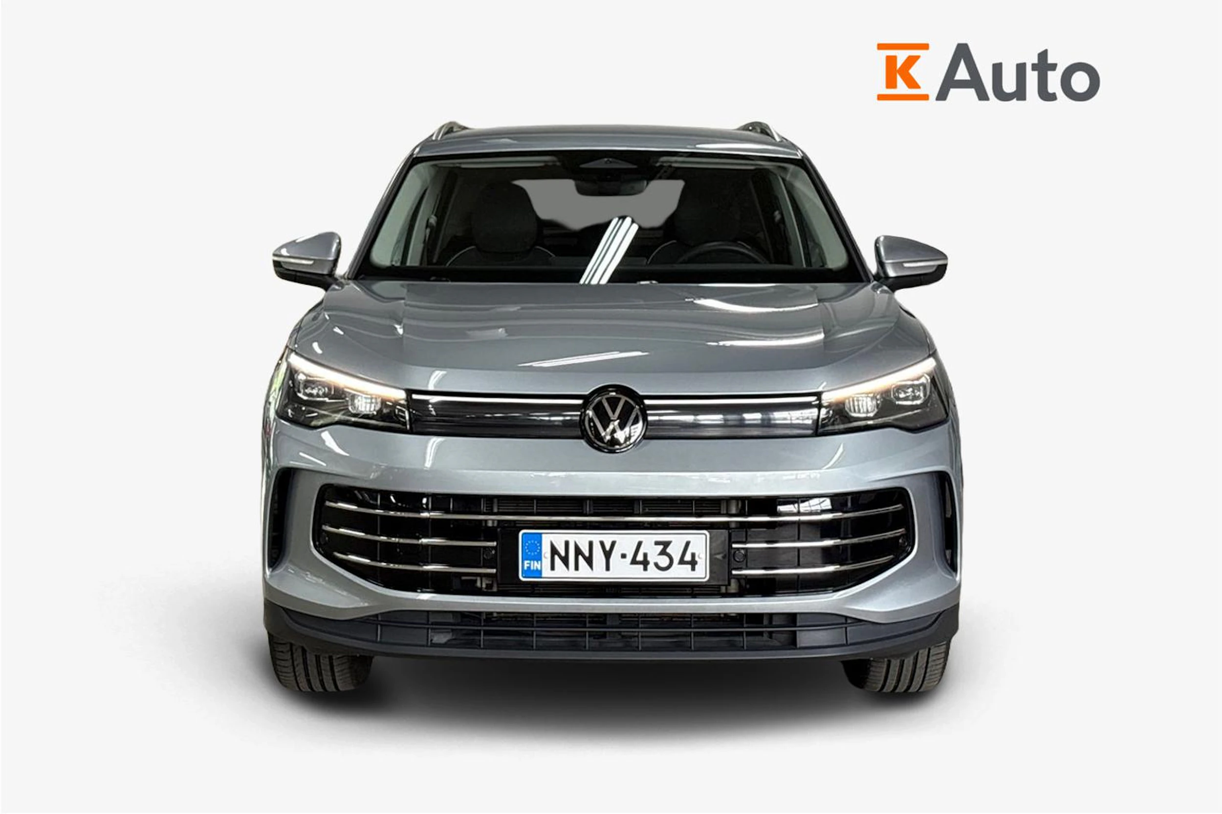 Harmaa Volkswagen Tiguan 2024 kuva 4.