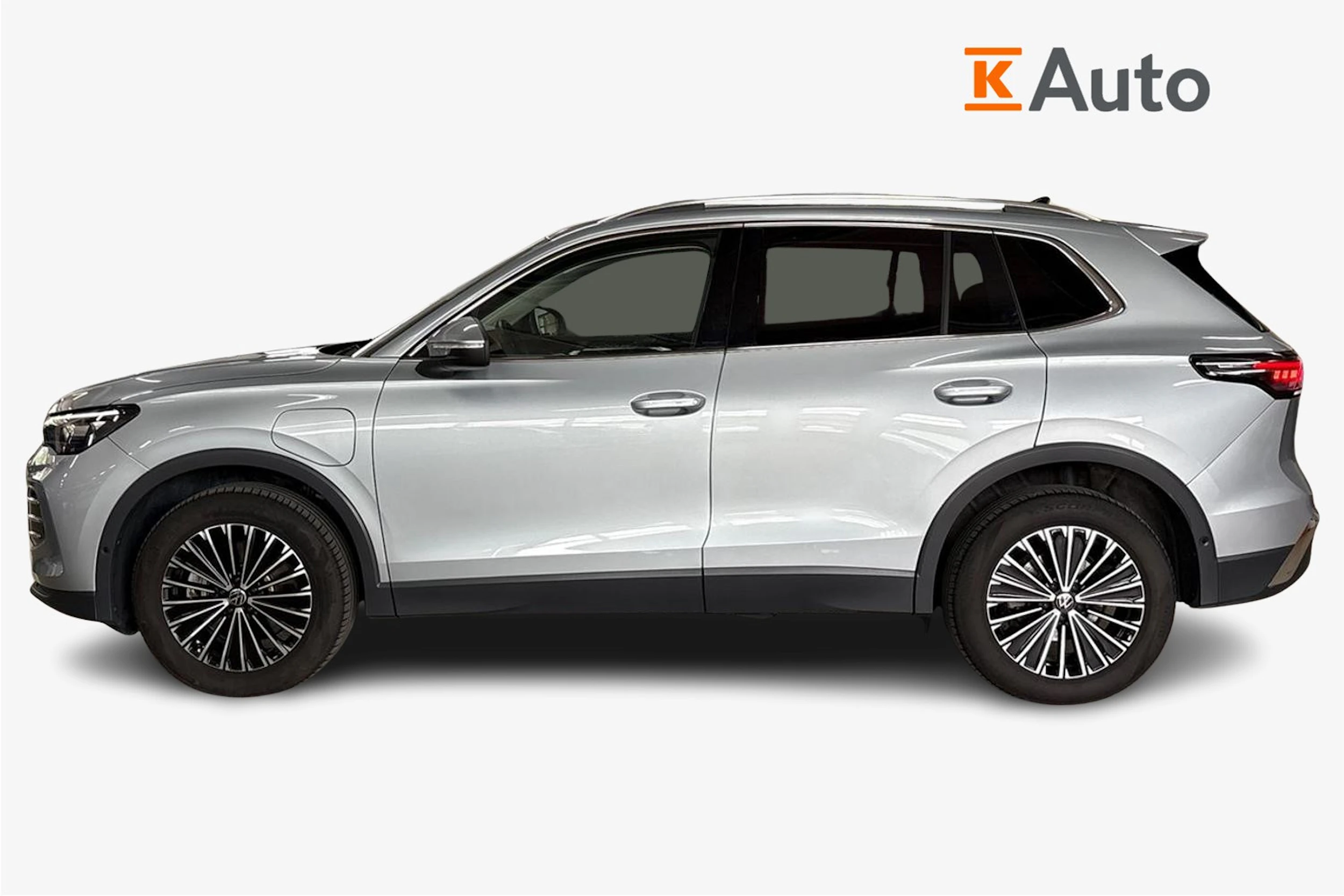 Harmaa Volkswagen Tiguan 2024 kuva 5.