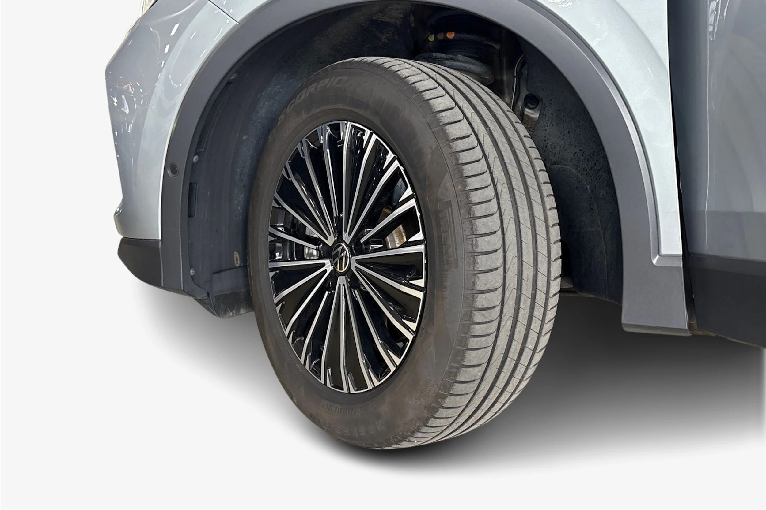 Harmaa Volkswagen Tiguan 2024 kuva 9.