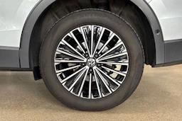 Harmaa Volkswagen Tiguan 2024 kuva 10.