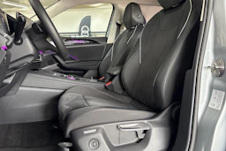 Harmaa Volkswagen Tiguan 2024 kuva 11.
