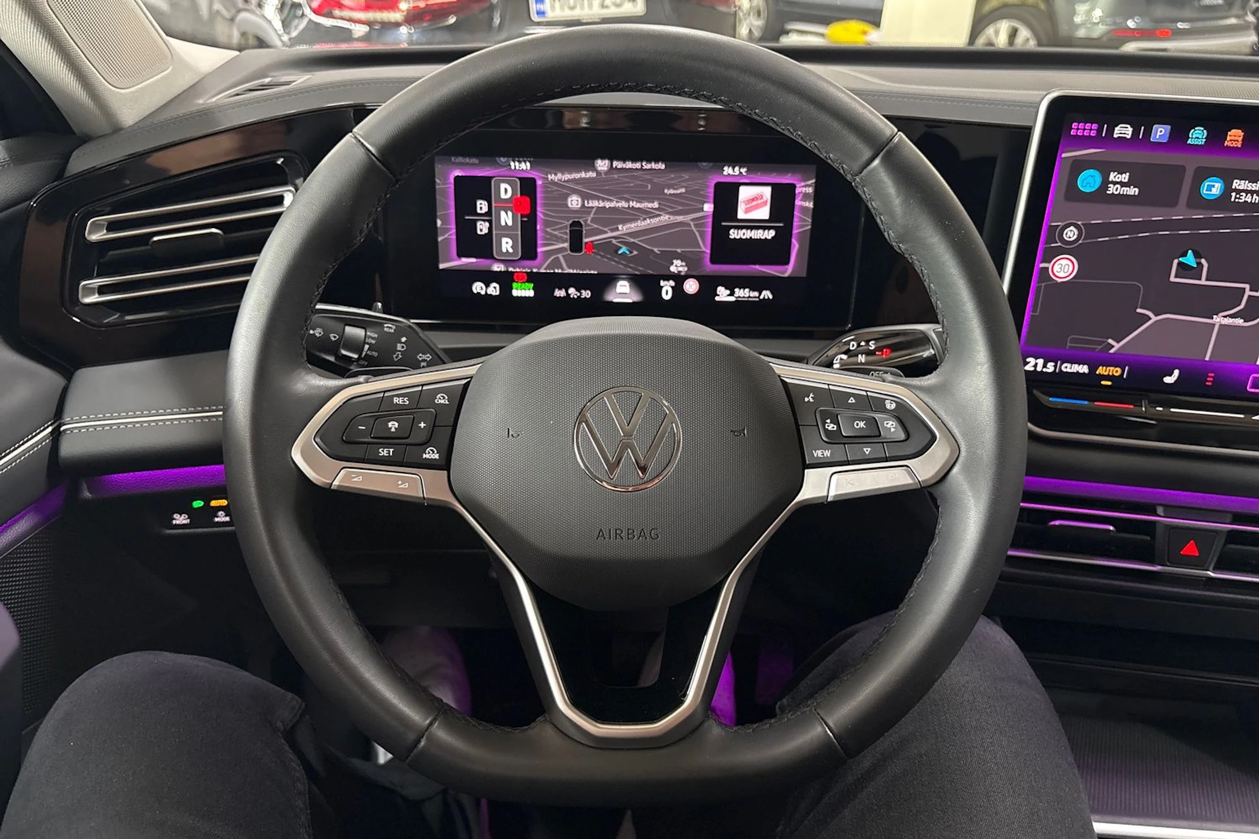 Harmaa Volkswagen Tiguan 2024 kuva 12.