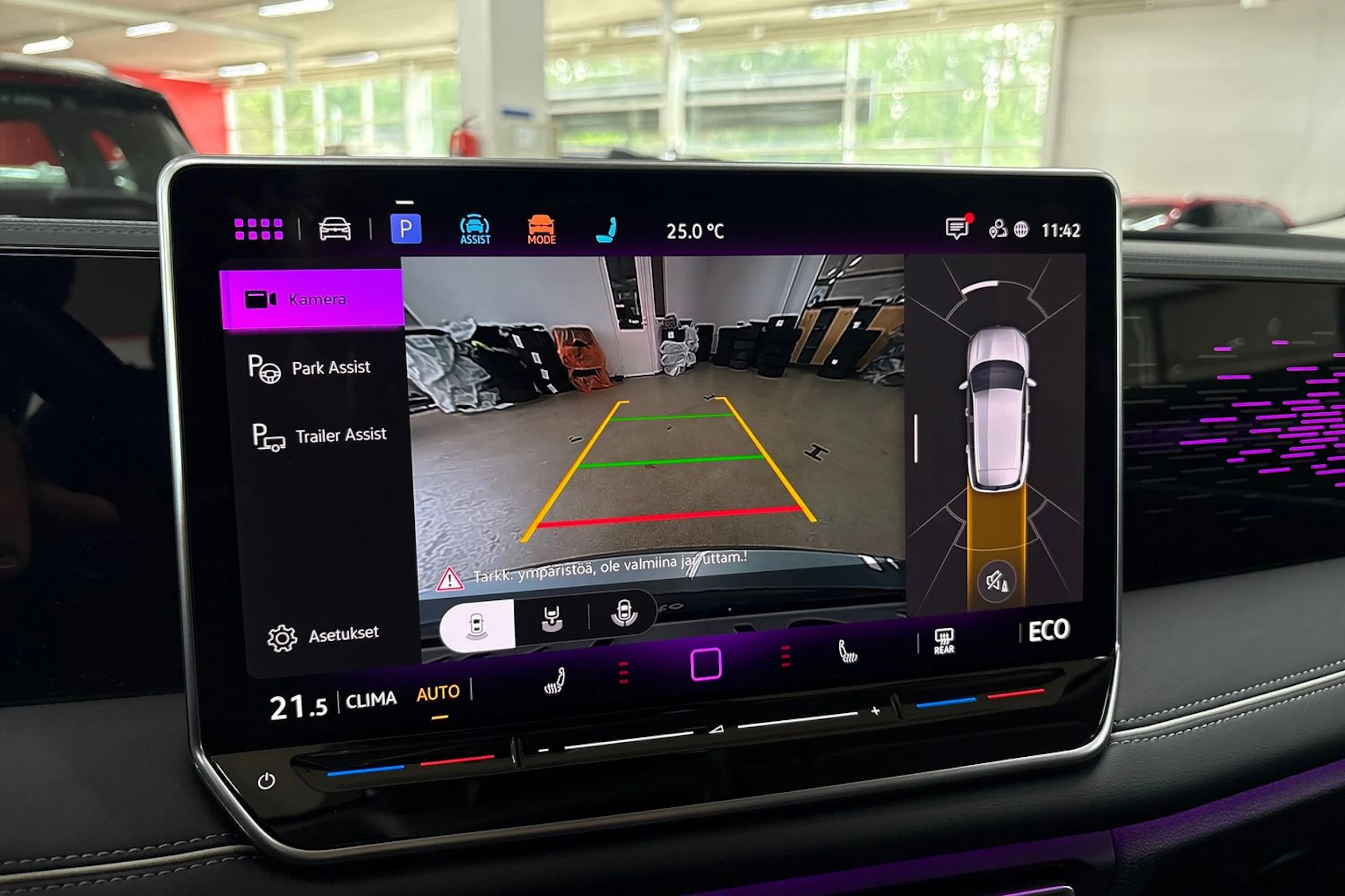 Harmaa Volkswagen Tiguan 2024 kuva 16.