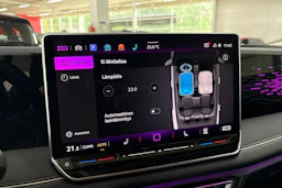 Harmaa Volkswagen Tiguan 2024 kuva 19.