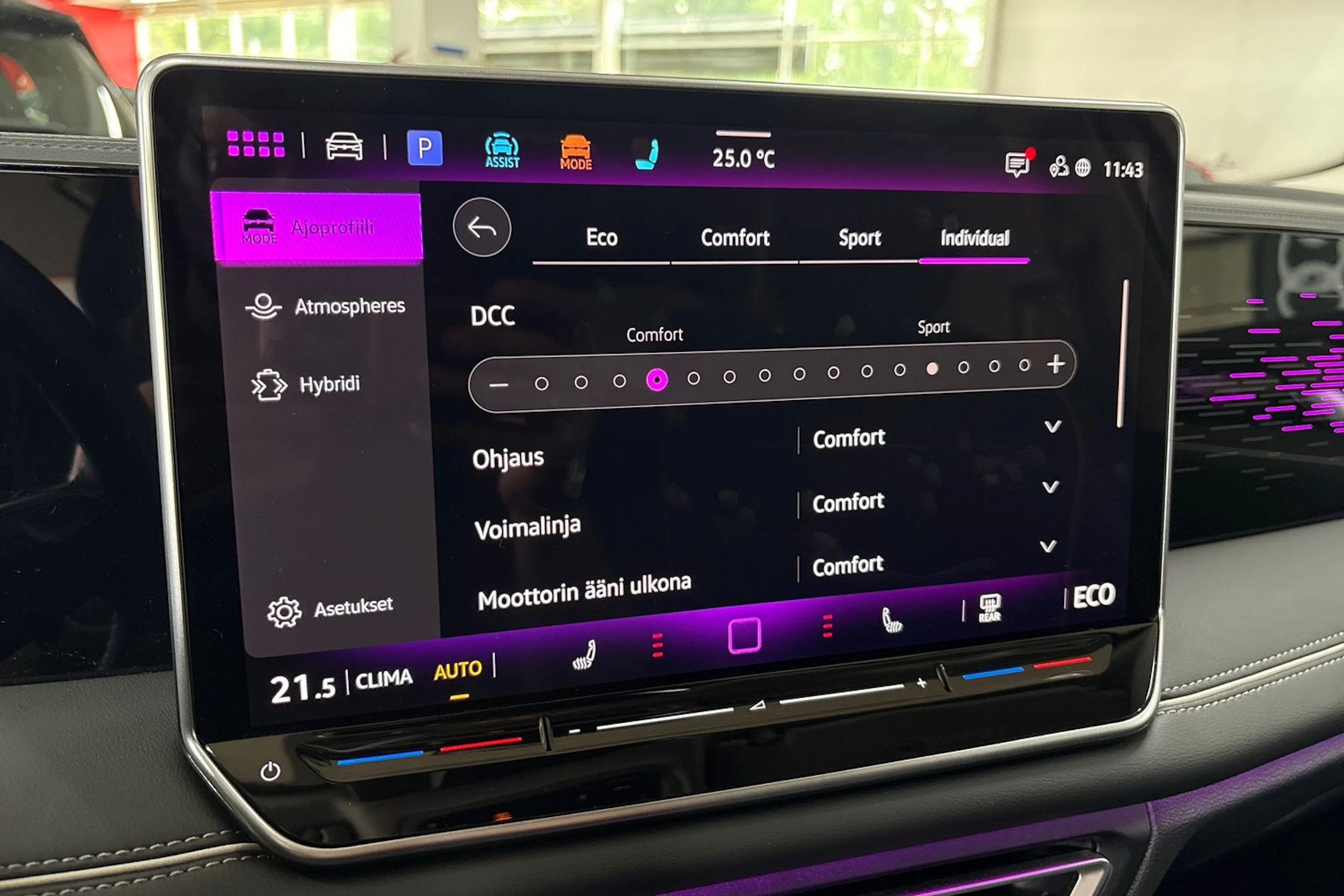 Harmaa Volkswagen Tiguan 2024 kuva 21.