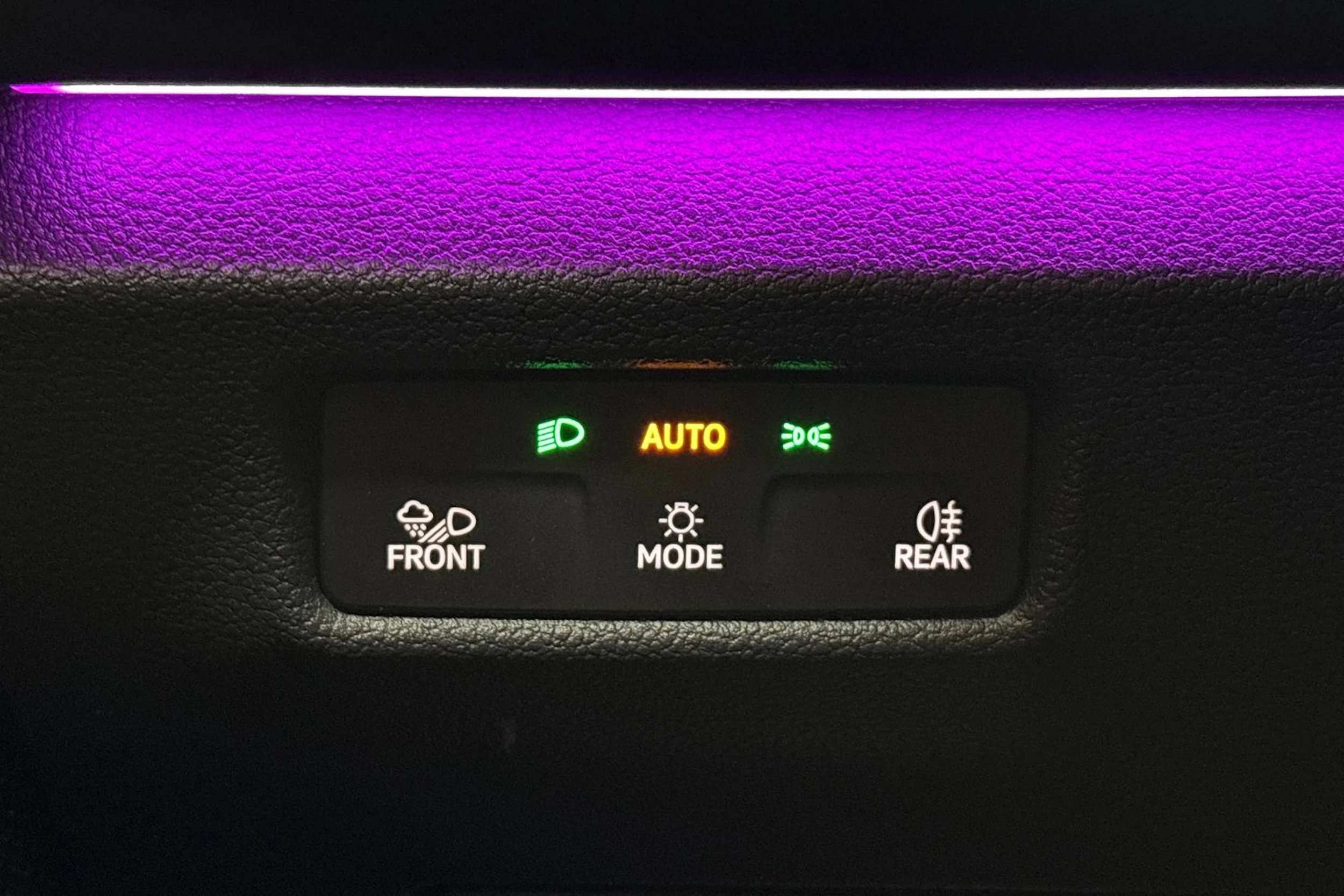Harmaa Volkswagen Tiguan 2024 kuva 23.
