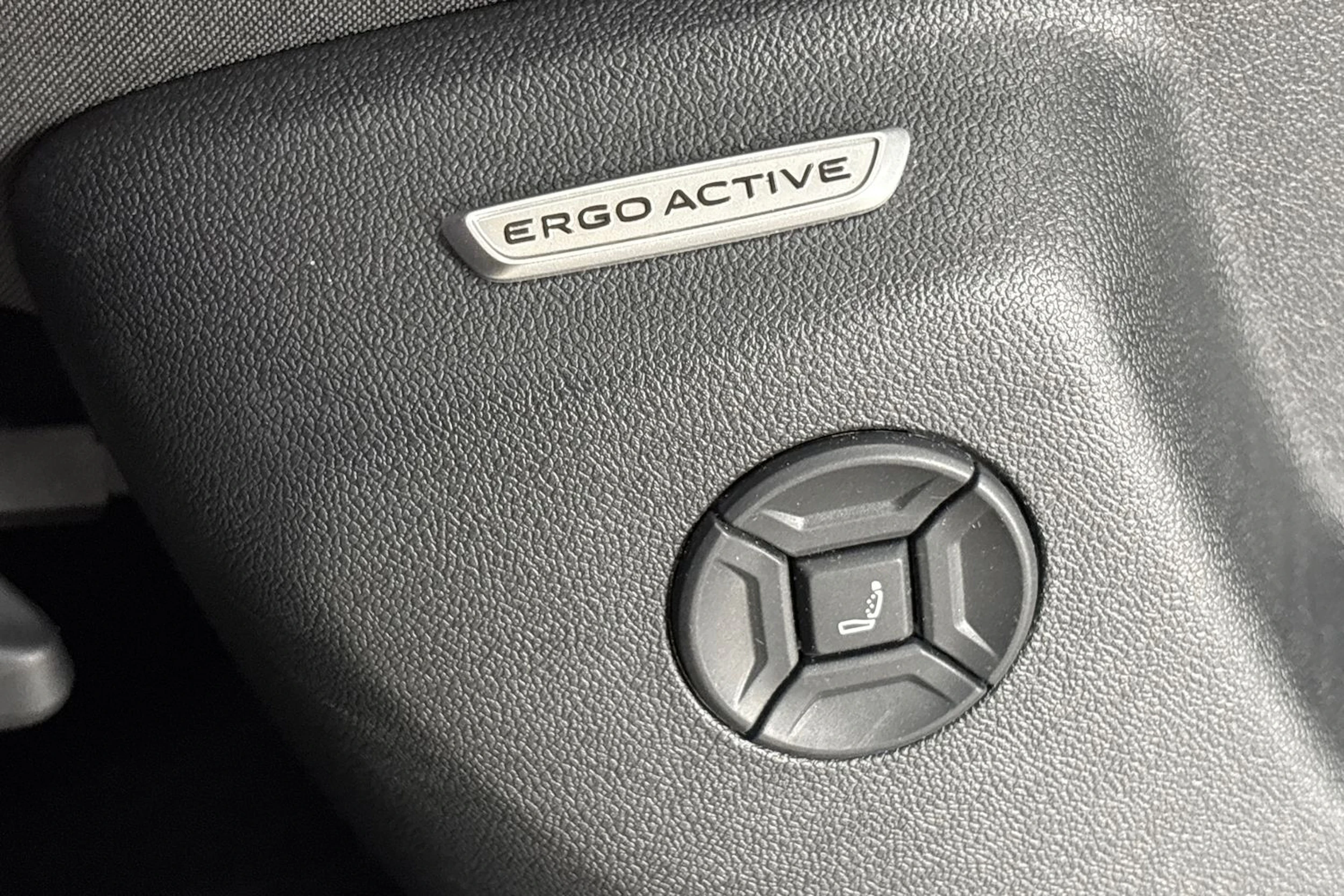 Harmaa Volkswagen Tiguan 2024 kuva 25.