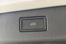 Harmaa Volkswagen Tiguan 2024 kuva 28.