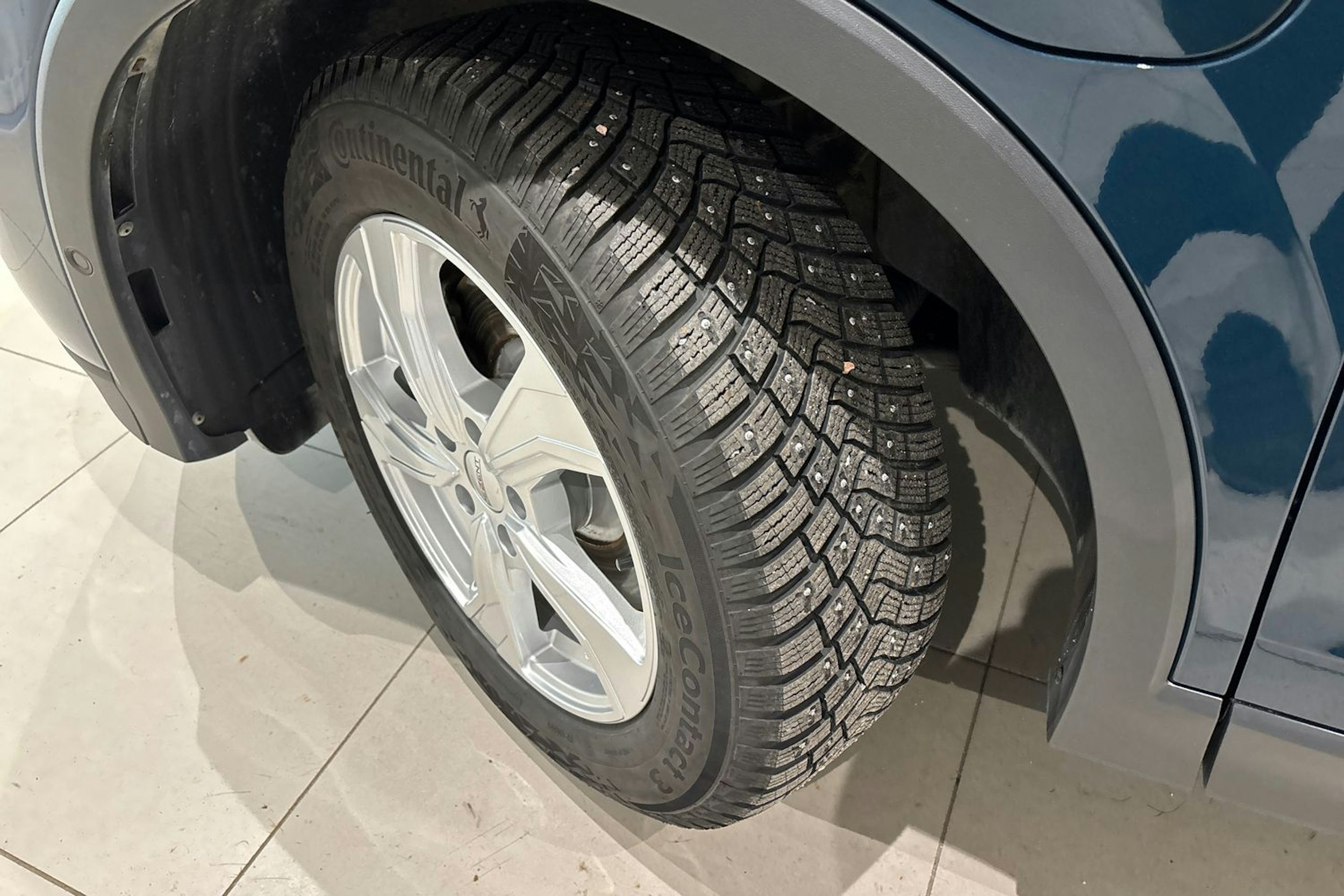 sininen Volkswagen Tiguan 2024 kuva 13.