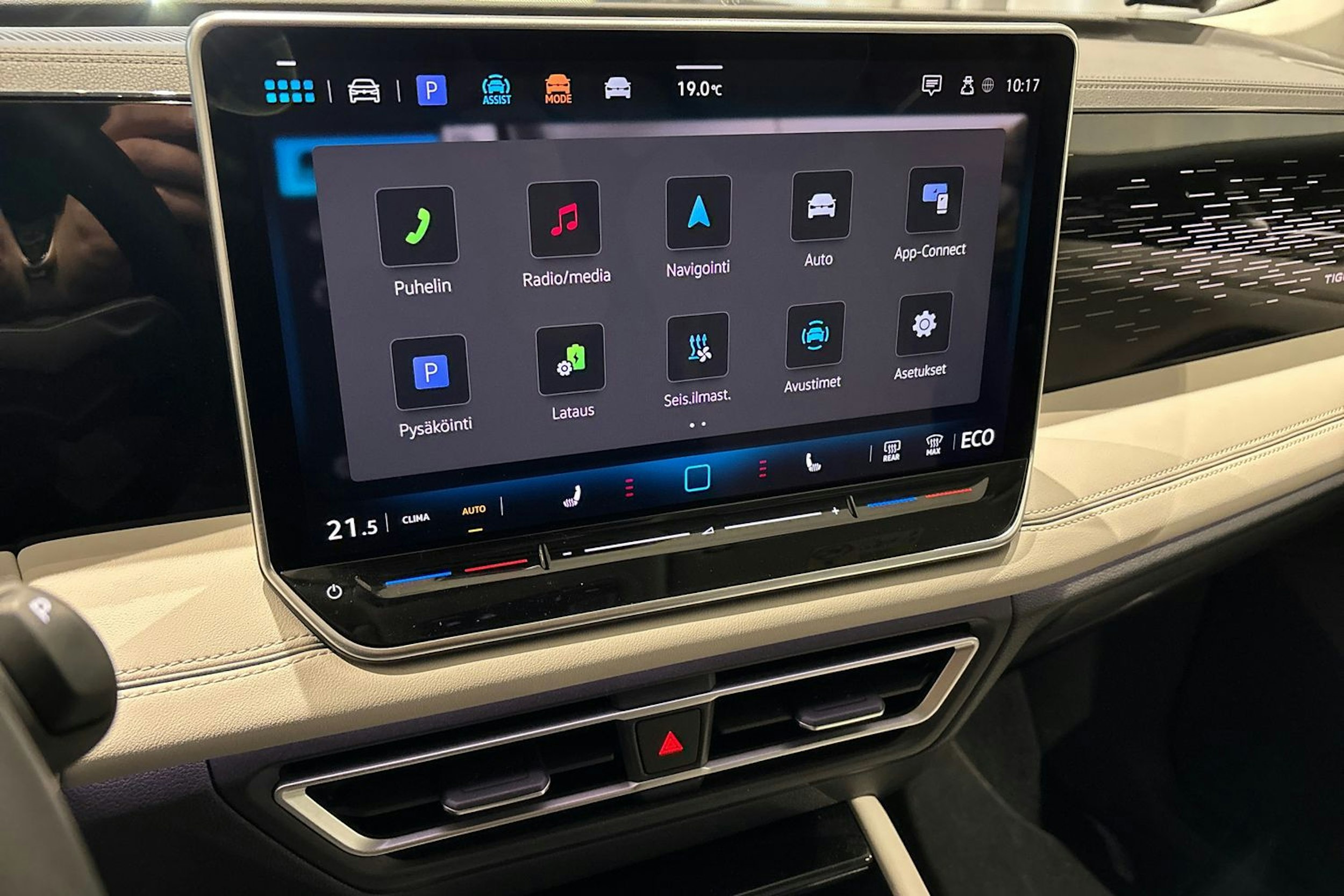 sininen Volkswagen Tiguan 2024 kuva 19.