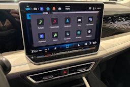 sininen Volkswagen Tiguan 2024 kuva 19.