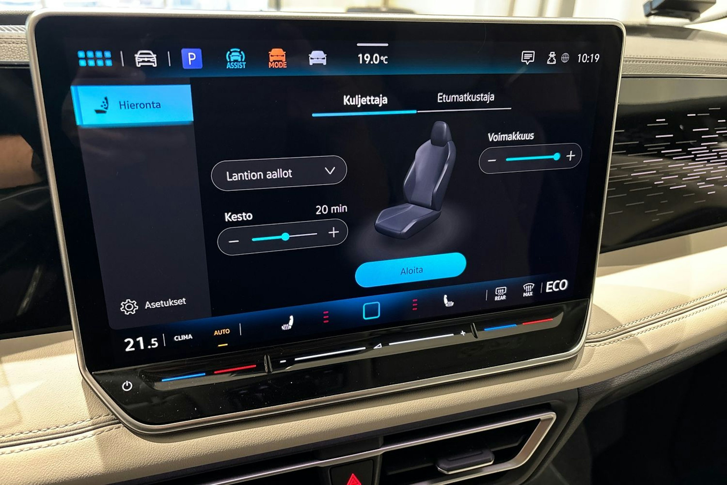 sininen Volkswagen Tiguan 2024 kuva 25.