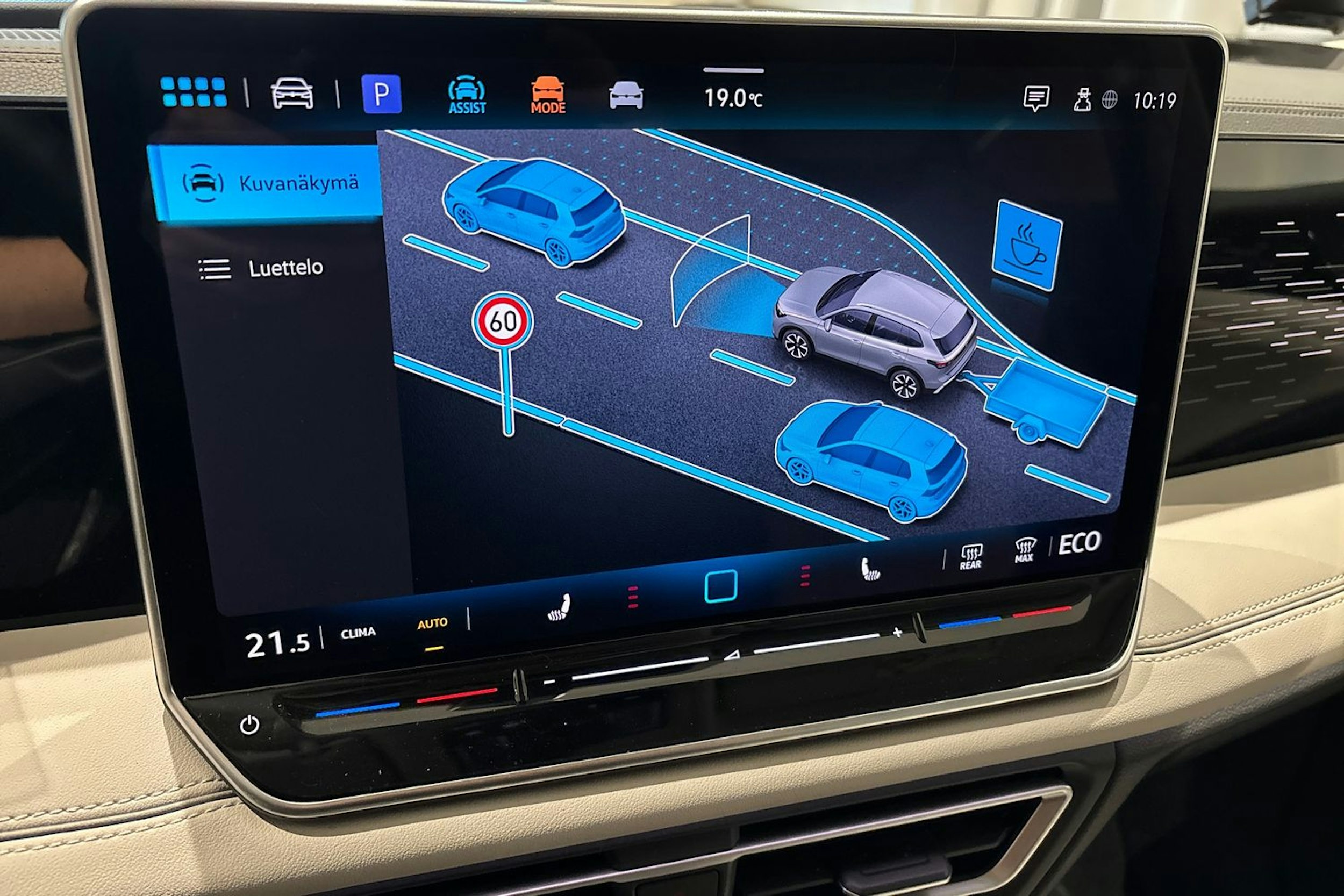 sininen Volkswagen Tiguan 2024 kuva 26.