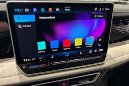 sininen Volkswagen Tiguan 2024 kuva 27.