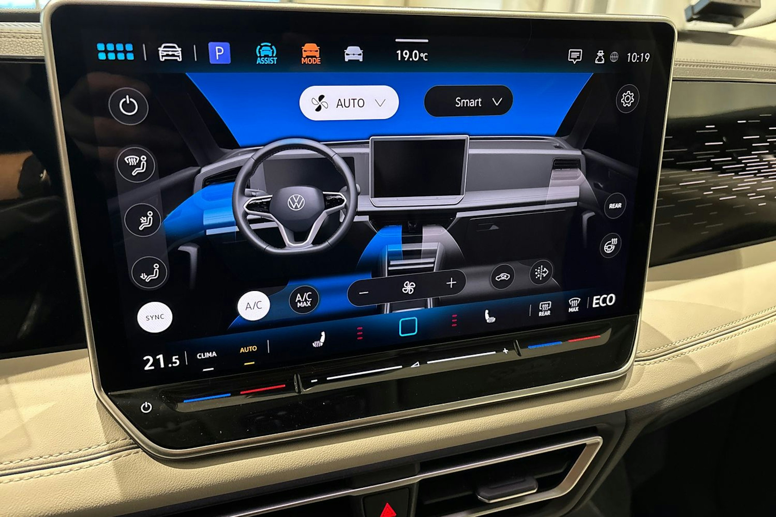 sininen Volkswagen Tiguan 2024 kuva 28.