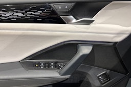 sininen Volkswagen Tiguan 2024 kuva 32.