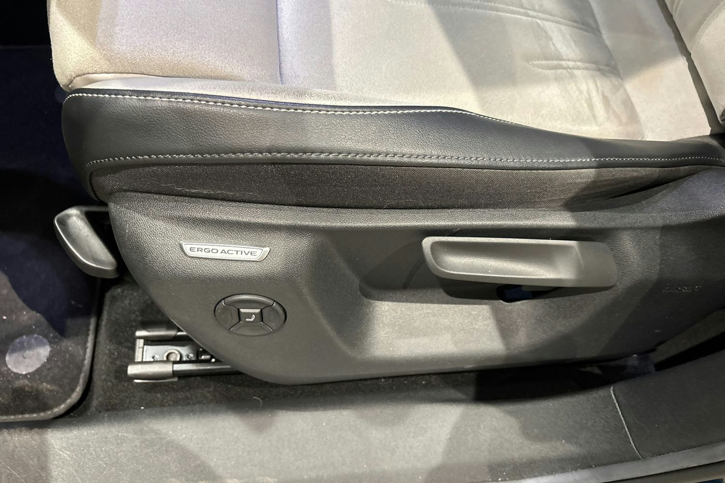 sininen Volkswagen Tiguan 2024 kuva 36.