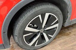 oranssi Volkswagen Tiguan 2024 kuva 4.