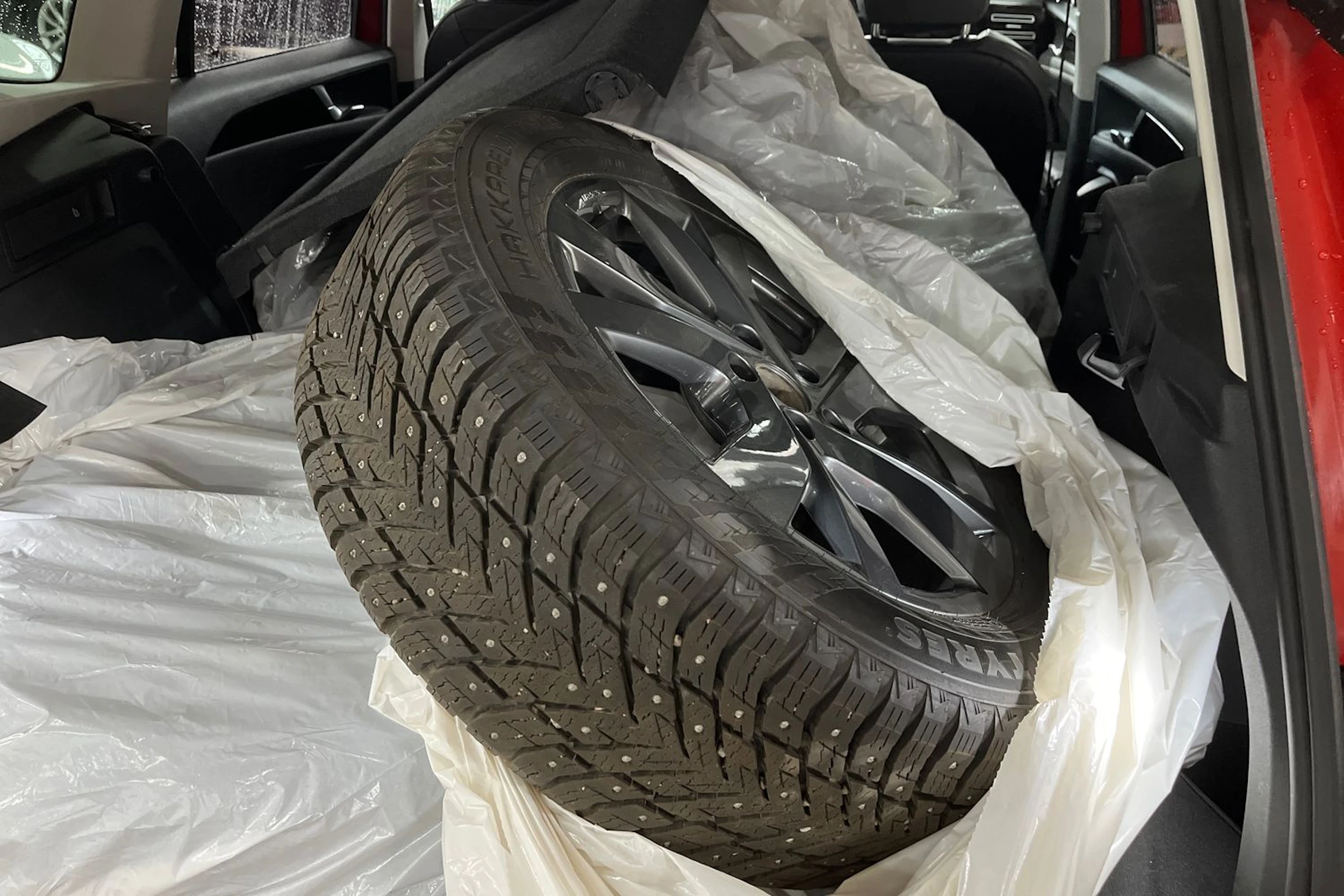 oranssi Volkswagen Tiguan 2024 kuva 5.