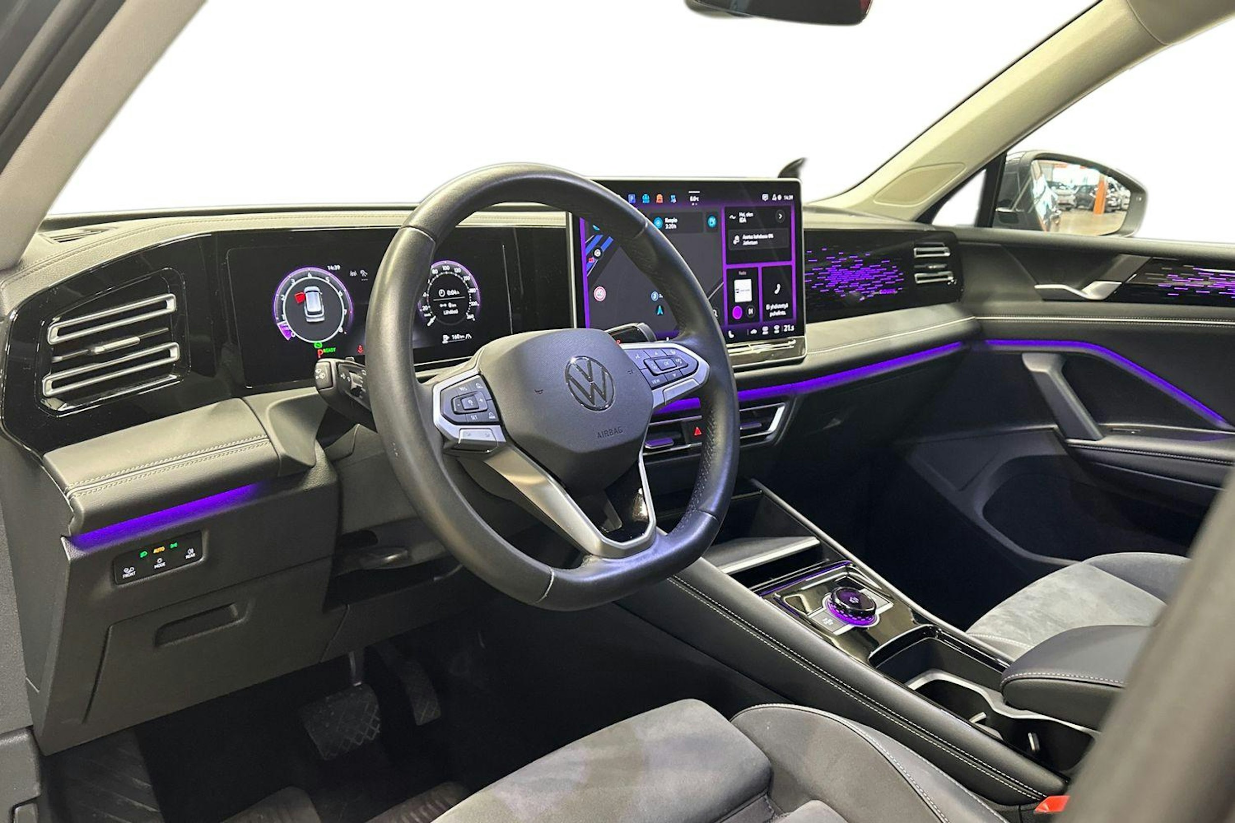 harmaa Volkswagen Tiguan 2024 kuva 3.