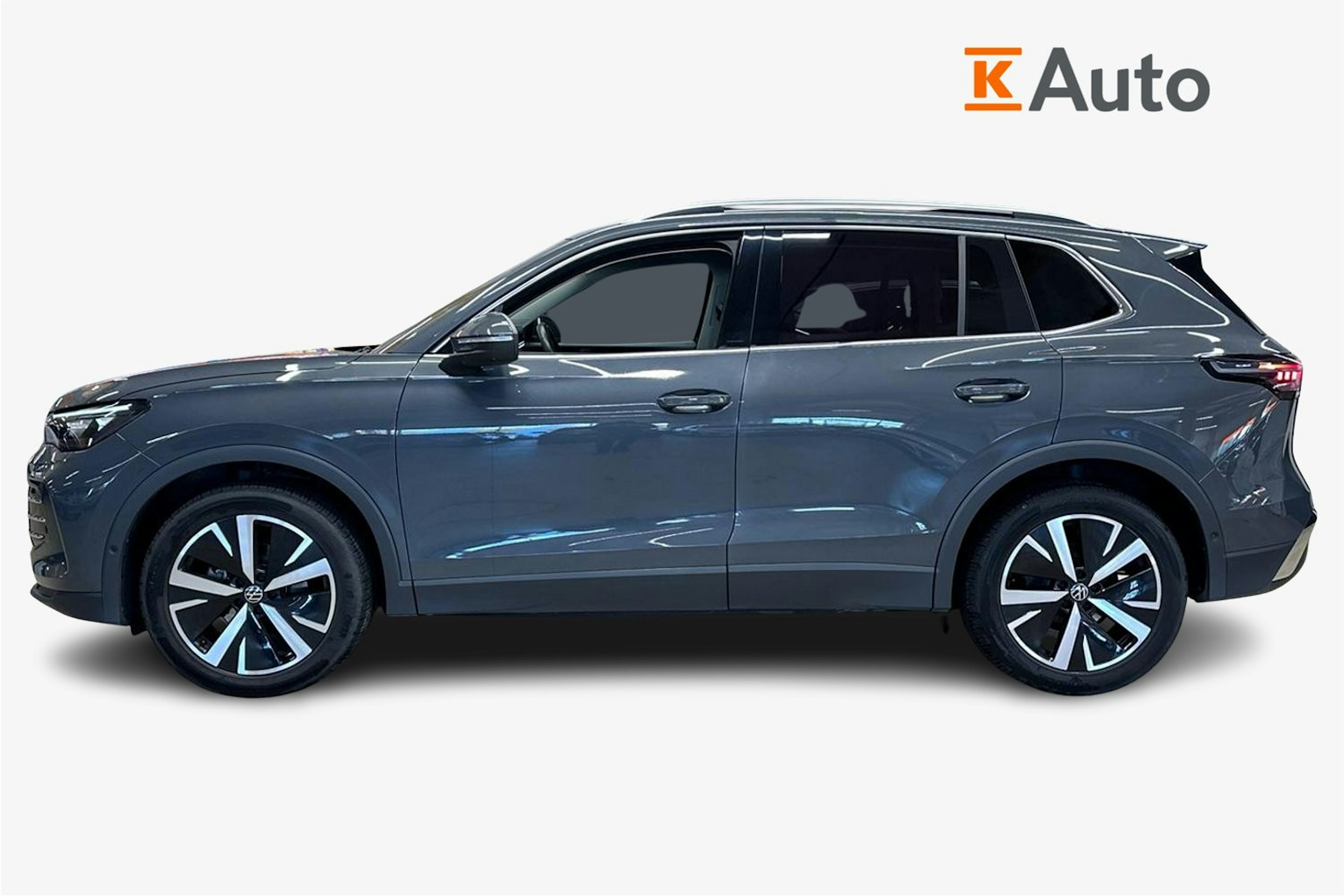 harmaa Volkswagen Tiguan 2024 kuva 6.