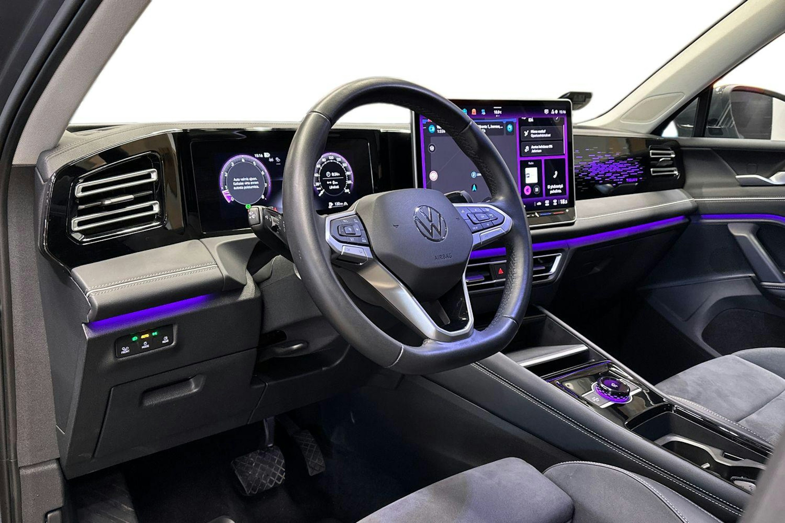 harmaa Volkswagen Tiguan 2024 kuva 7.