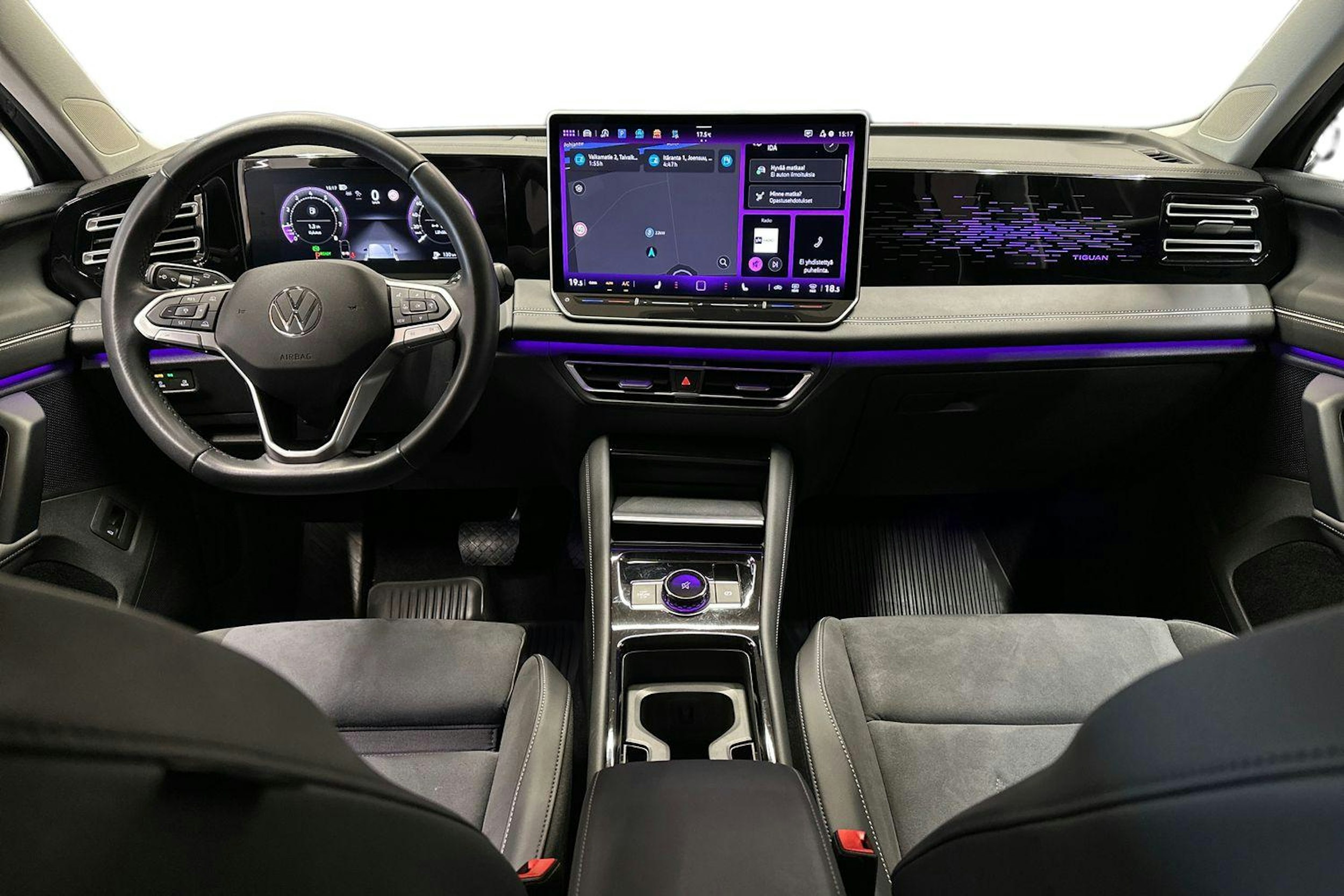 harmaa Volkswagen Tiguan 2024 kuva 9.