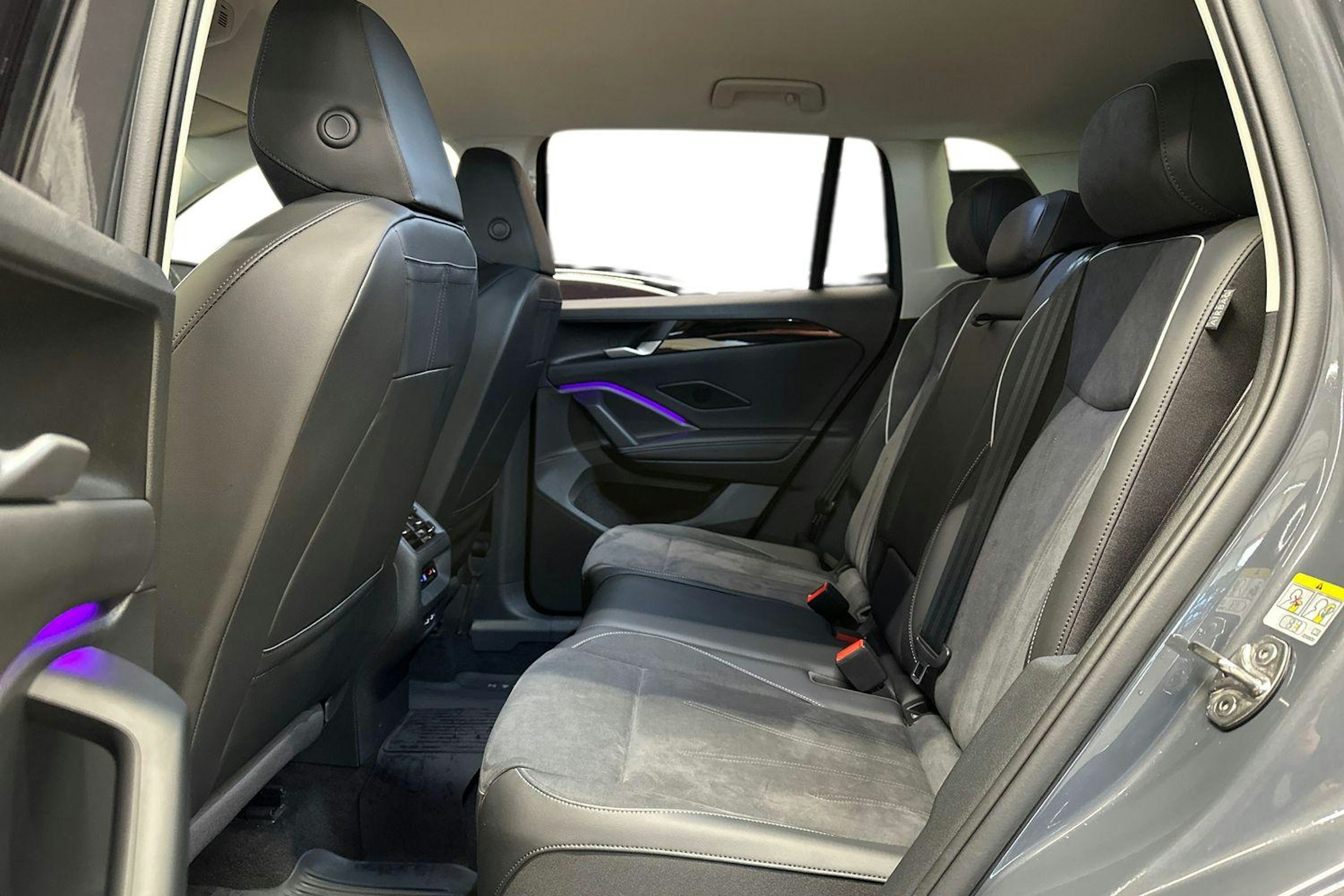 harmaa Volkswagen Tiguan 2024 kuva 10.