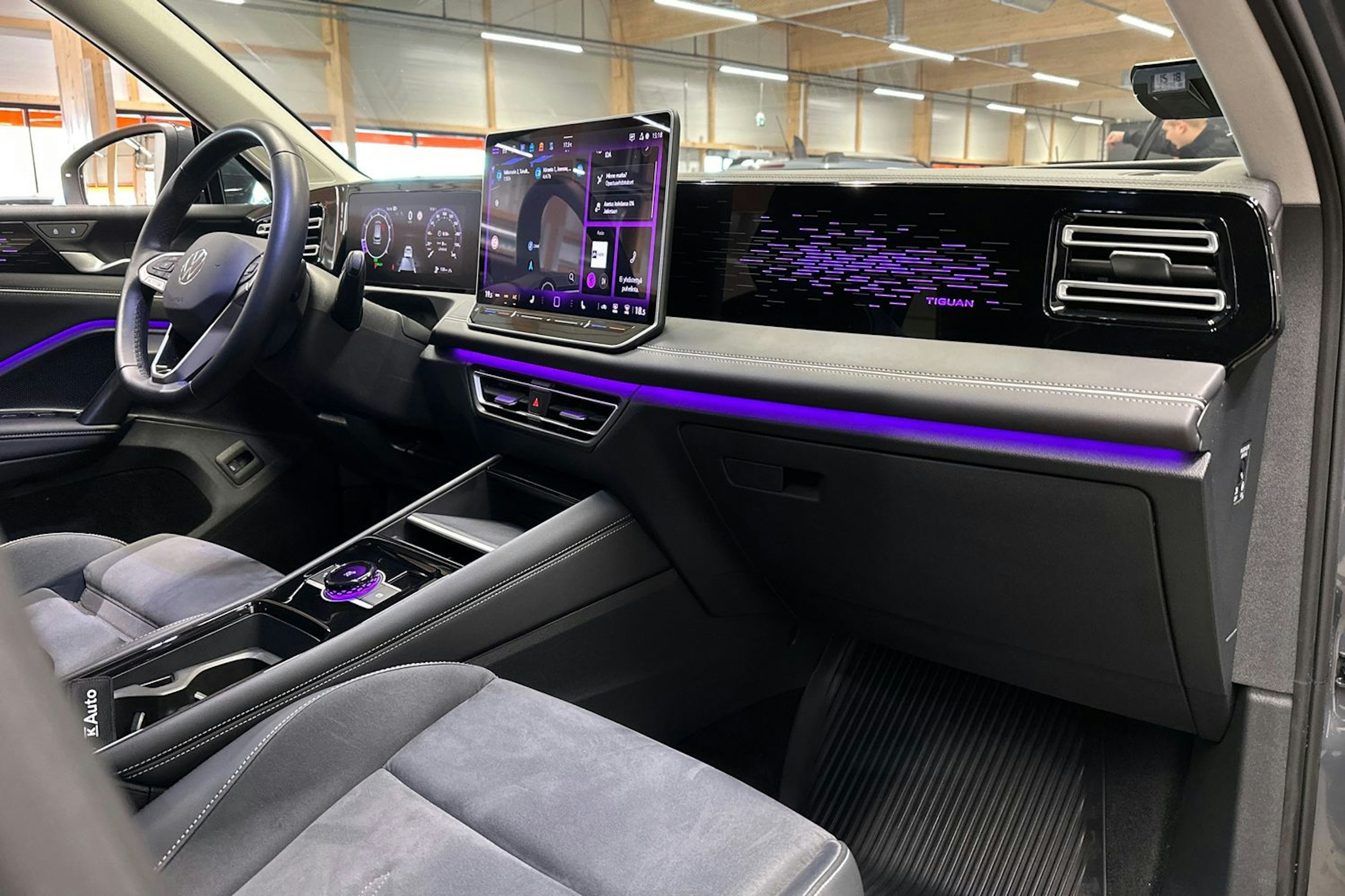 harmaa Volkswagen Tiguan 2024 kuva 14.