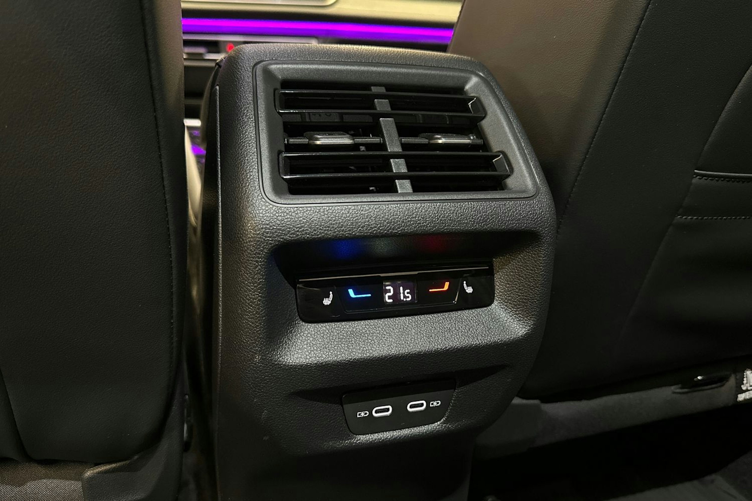 harmaa Volkswagen Tiguan 2024 kuva 17.