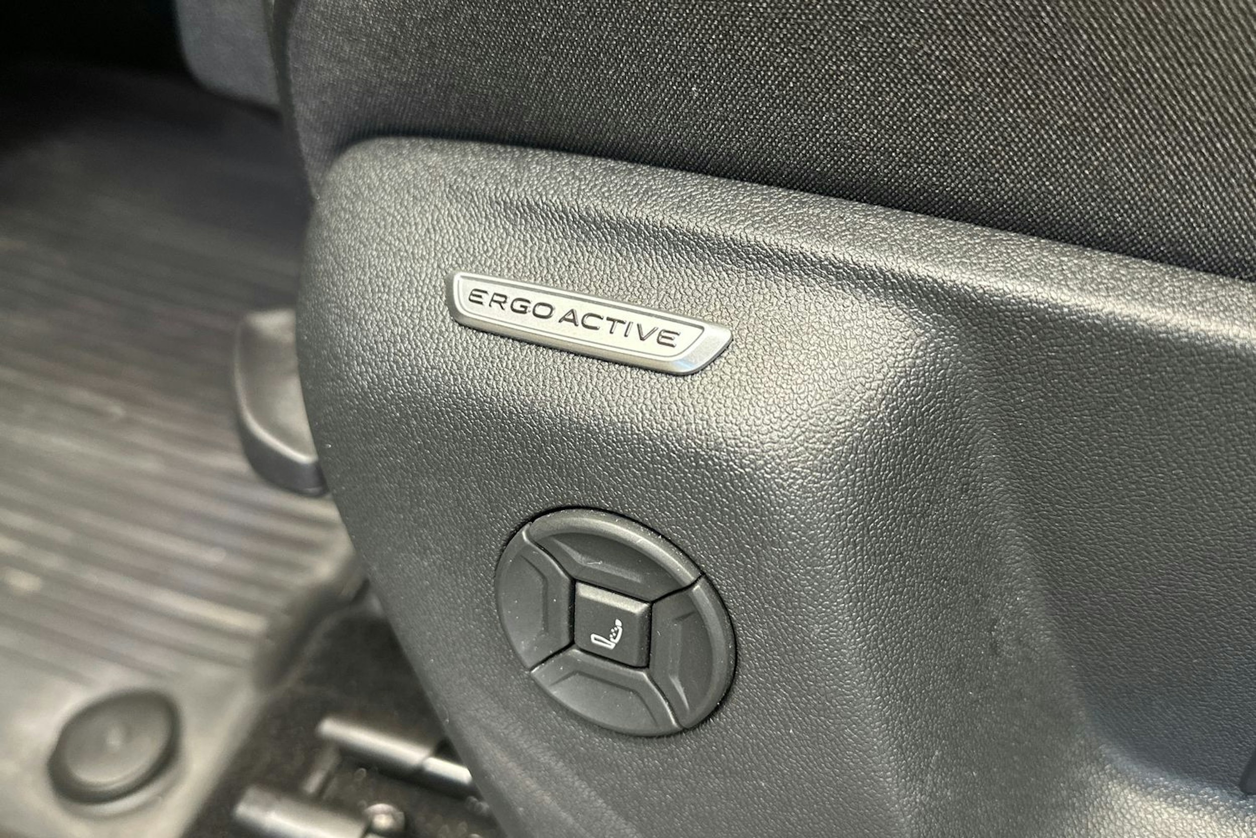 harmaa Volkswagen Tiguan 2024 kuva 19.