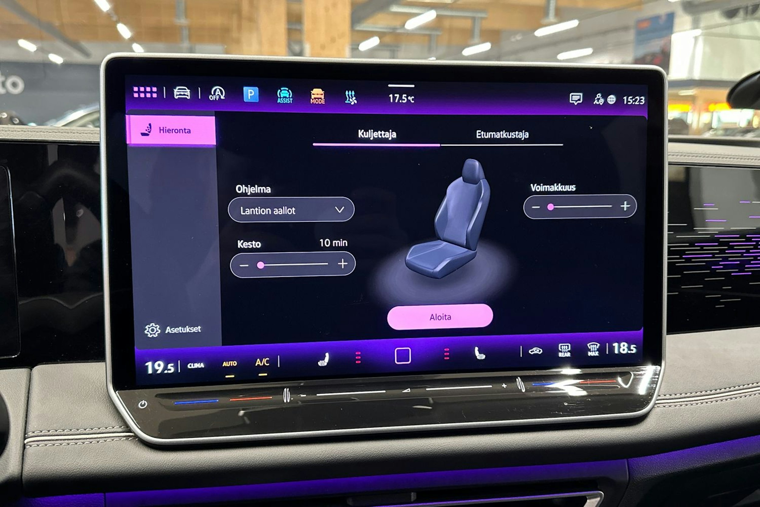 harmaa Volkswagen Tiguan 2024 kuva 25.