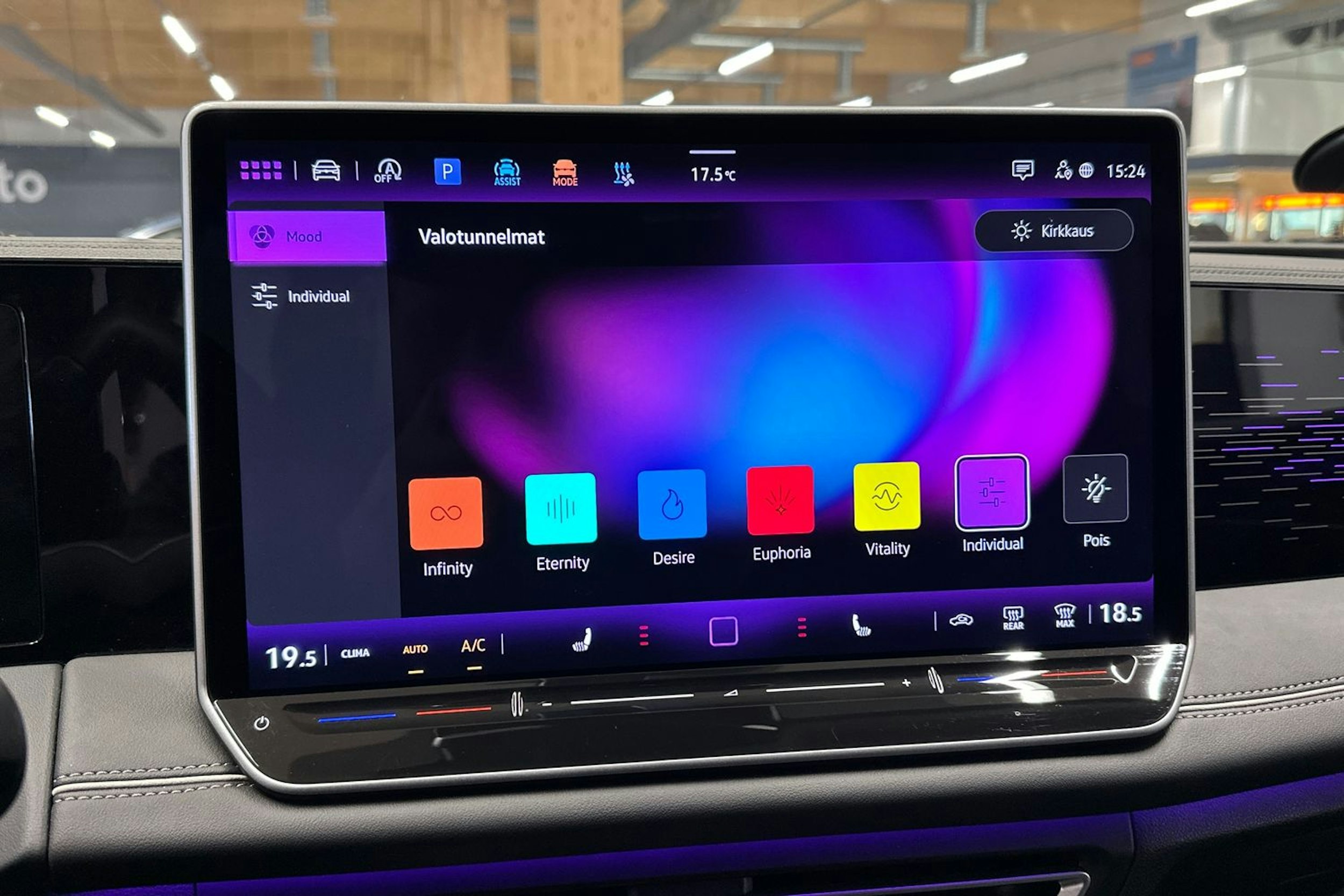 harmaa Volkswagen Tiguan 2024 kuva 26.
