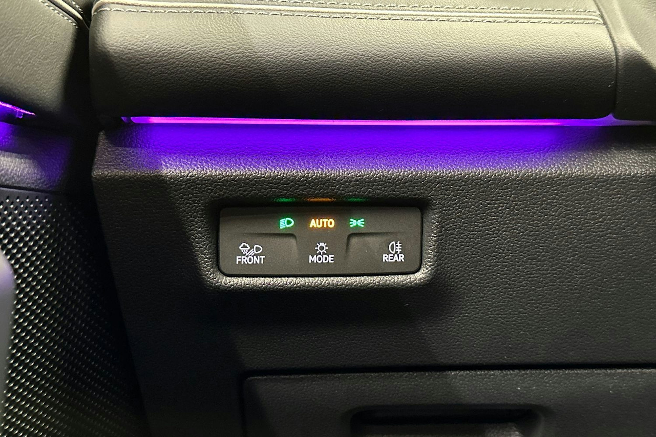 harmaa Volkswagen Tiguan 2024 kuva 33.